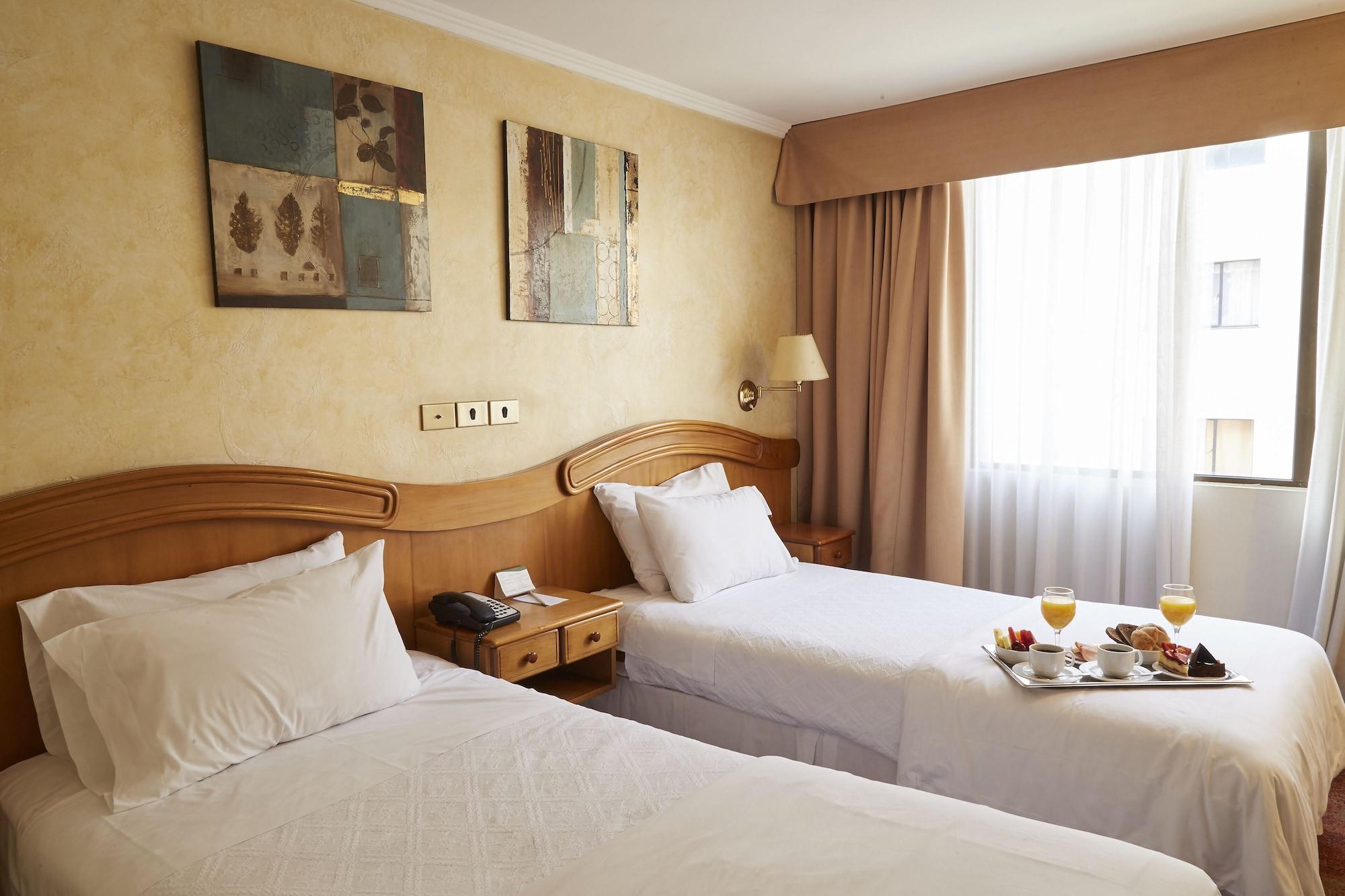Hotel Torremayor Lyon Сантьяго Экстерьер фото