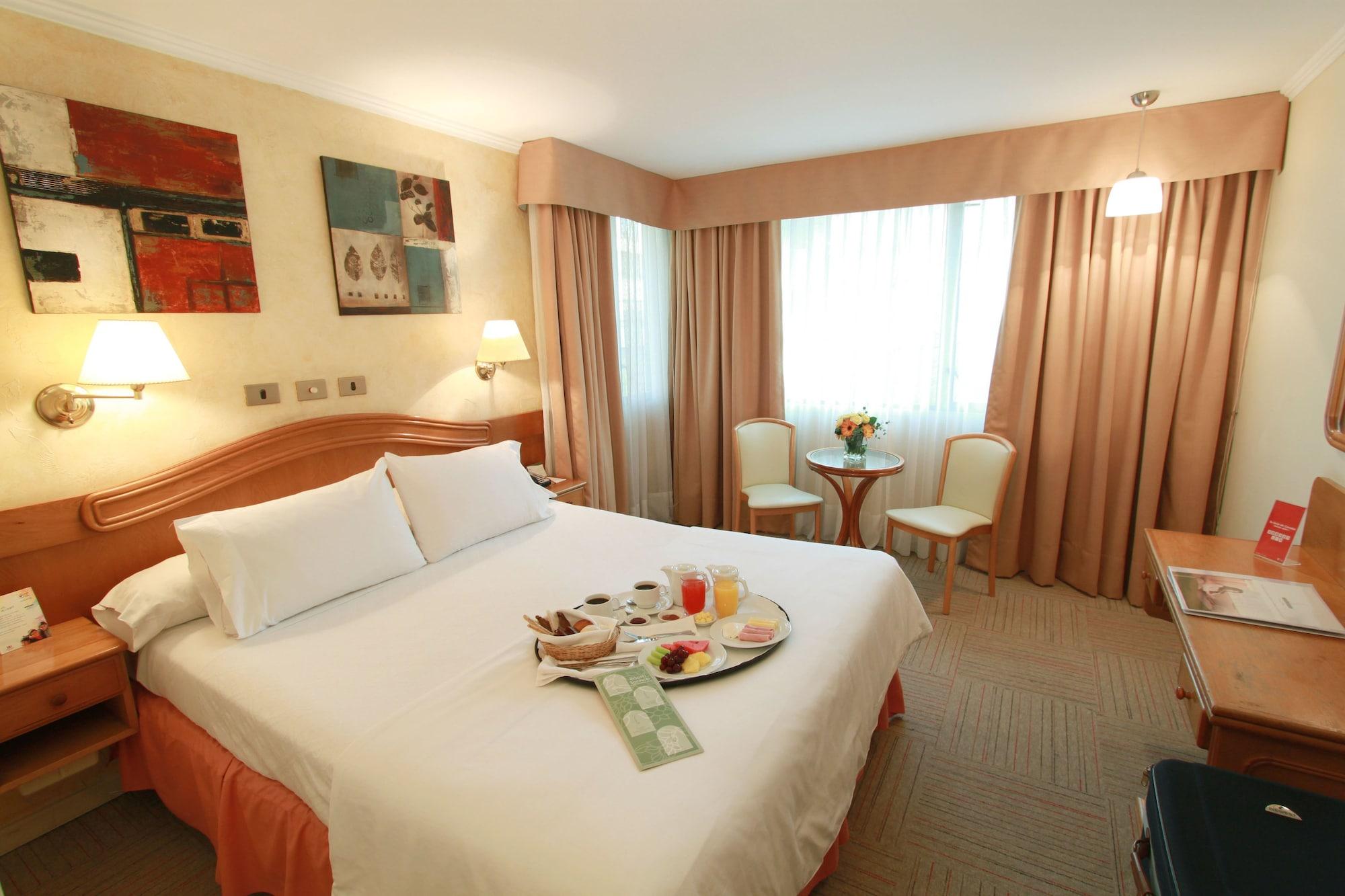 Hotel Torremayor Lyon Сантьяго Номер фото