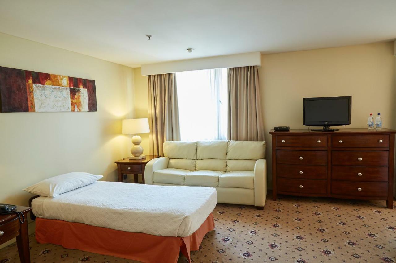 Hotel Torremayor Lyon Сантьяго Экстерьер фото
